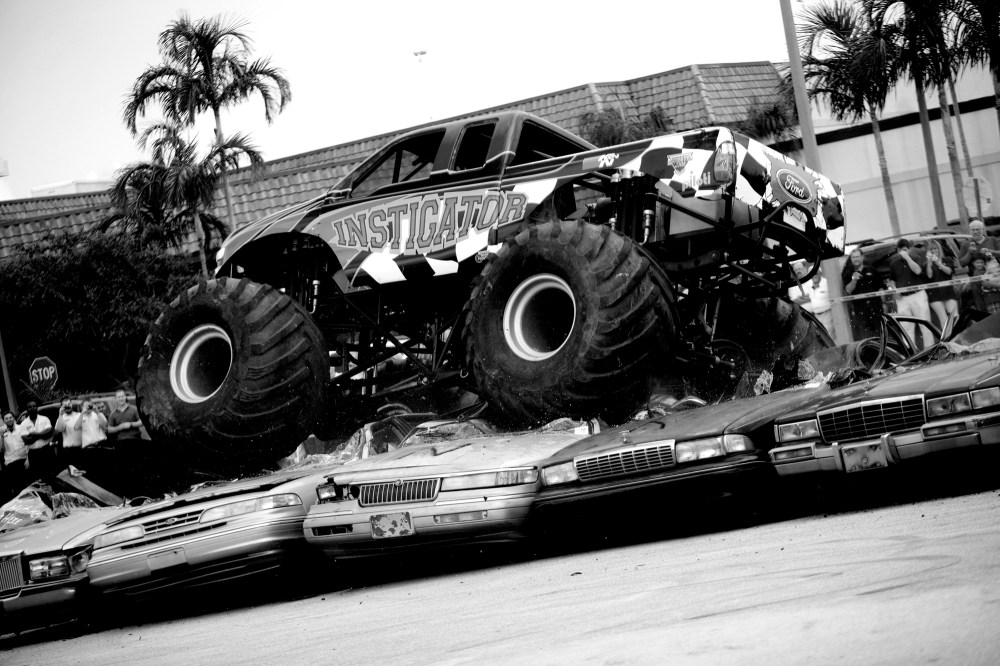 cash-clunkers-stunt-081309D cash-clunkers-stunt-081309D